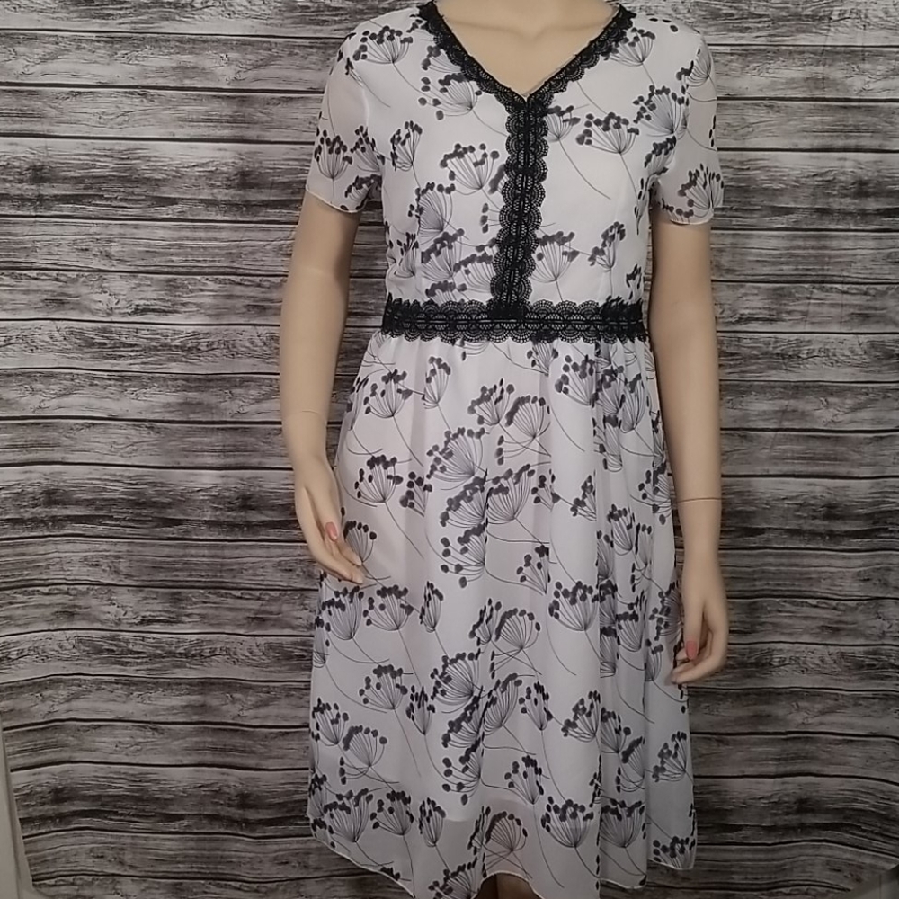 Floral Designed White Dress Medium size